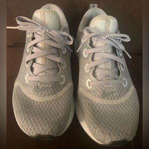 Nike React light grey sneakers sz 9.5